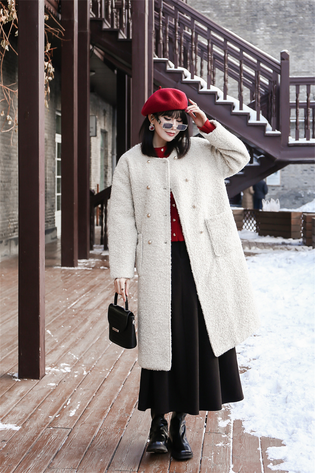 千城女装走秀展现都市女性的优雅与魅力