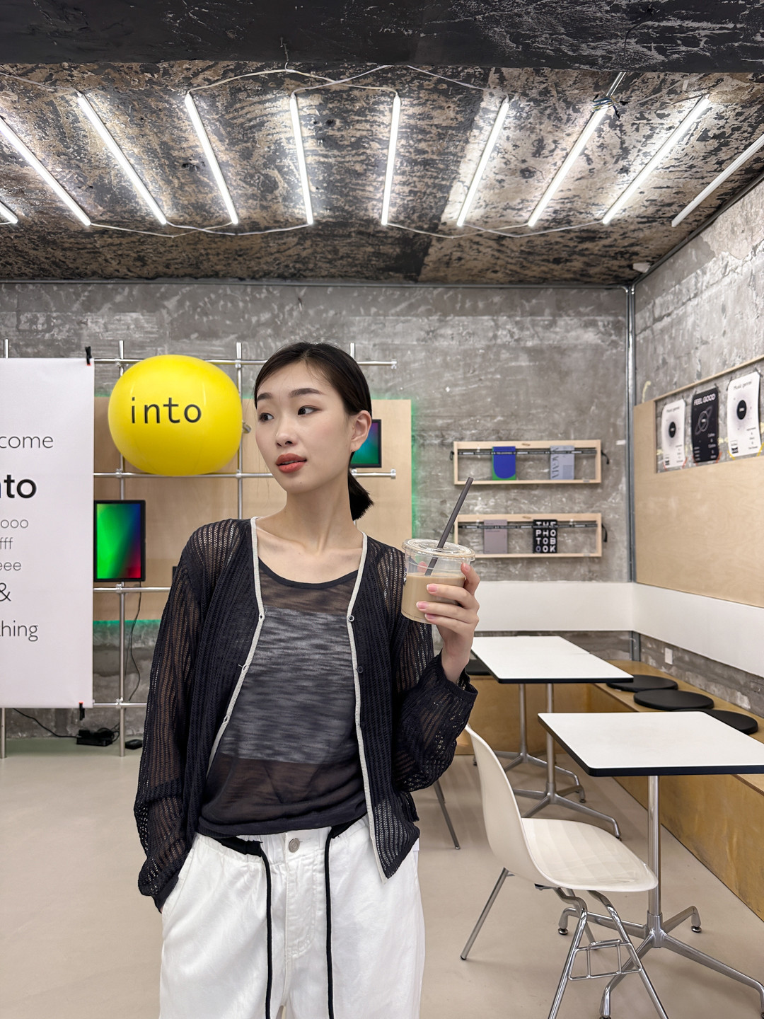 沈阳市沈河区文化路万达广场白月女装店