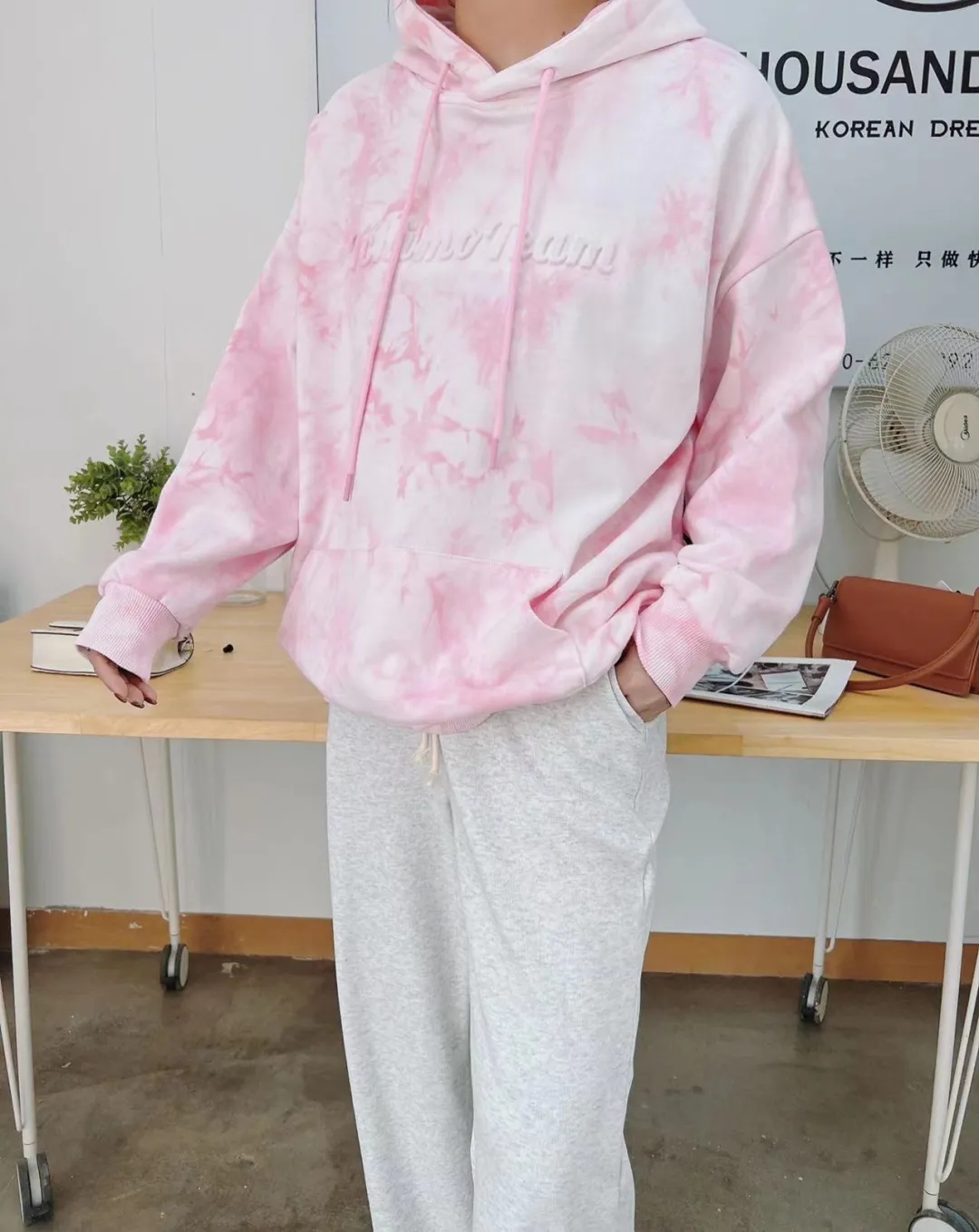 2022年早春系列新品时尚女装花样清新 别致新颖让你诗意盎然！